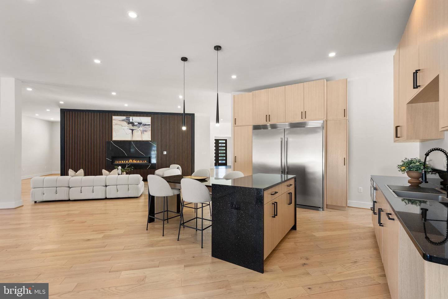 5524 SUMMIT ST, CENTREVILLE, Virginia 20120, 7 Bedrooms Bedrooms, ,6 BathroomsBathrooms,Residential,For sale,5524 SUMMIT ST,VAFX2290434 MLS # VAFX2290434