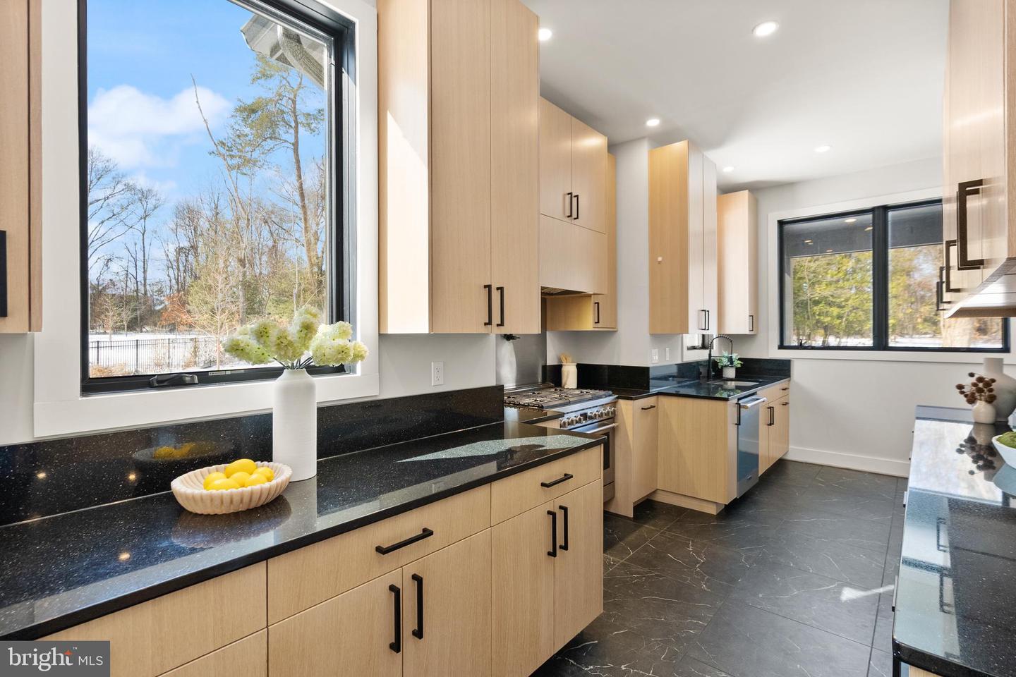 5524 SUMMIT ST, CENTREVILLE, Virginia 20120, 7 Bedrooms Bedrooms, ,6 BathroomsBathrooms,Residential,For sale,5524 SUMMIT ST,VAFX2290434 MLS # VAFX2290434