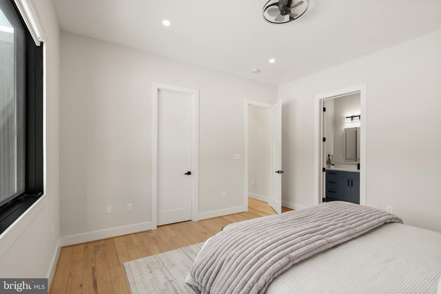 5524 SUMMIT ST, CENTREVILLE, Virginia 20120, 7 Bedrooms Bedrooms, ,6 BathroomsBathrooms,Residential,For sale,5524 SUMMIT ST,VAFX2290434 MLS # VAFX2290434