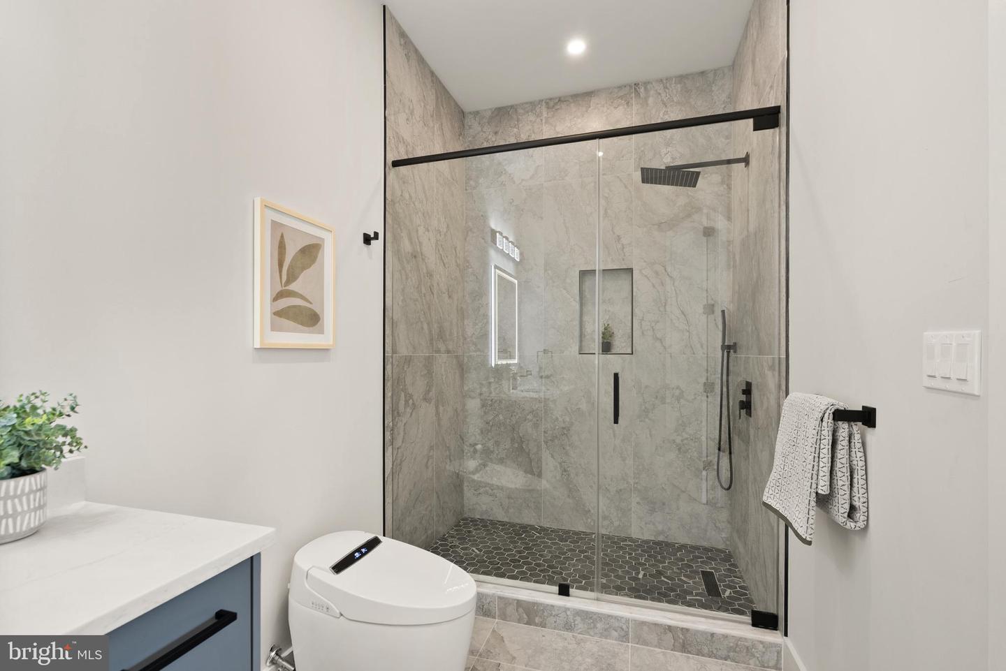 5524 SUMMIT ST, CENTREVILLE, Virginia 20120, 7 Bedrooms Bedrooms, ,6 BathroomsBathrooms,Residential,For sale,5524 SUMMIT ST,VAFX2290434 MLS # VAFX2290434