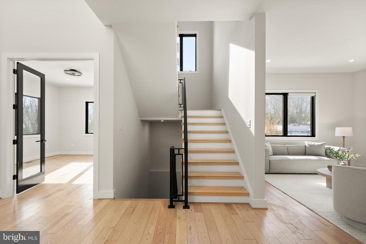 5524 SUMMIT ST, CENTREVILLE, Virginia 20120, 7 Bedrooms Bedrooms, ,6 BathroomsBathrooms,Residential,For sale,5524 SUMMIT ST,VAFX2290434 MLS # VAFX2290434