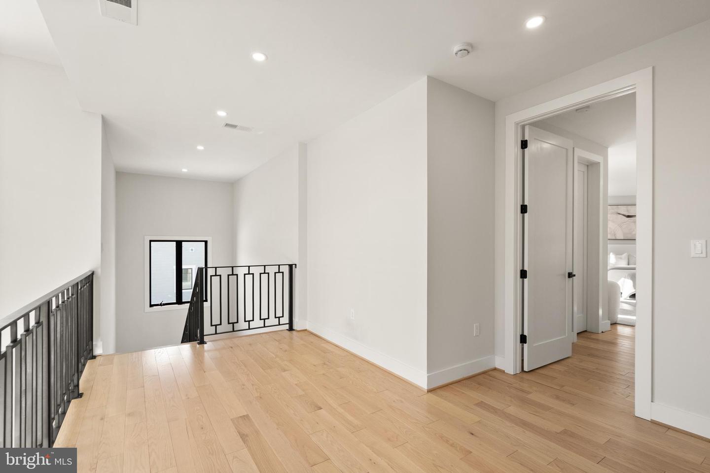 5524 SUMMIT ST, CENTREVILLE, Virginia 20120, 7 Bedrooms Bedrooms, ,6 BathroomsBathrooms,Residential,For sale,5524 SUMMIT ST,VAFX2290434 MLS # VAFX2290434