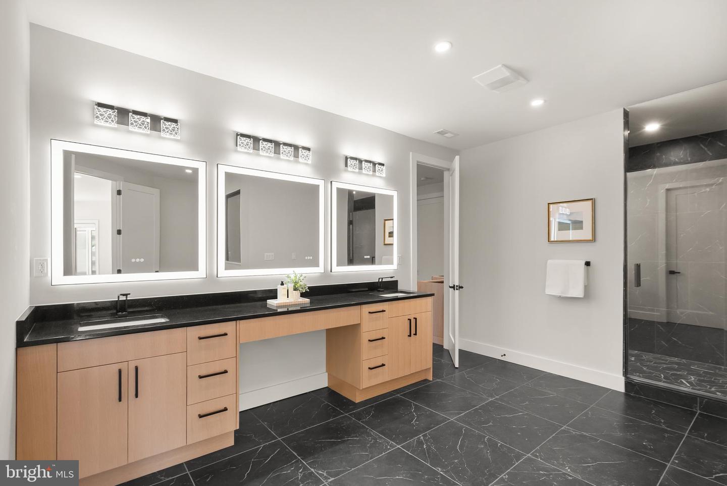 5524 SUMMIT ST, CENTREVILLE, Virginia 20120, 7 Bedrooms Bedrooms, ,6 BathroomsBathrooms,Residential,For sale,5524 SUMMIT ST,VAFX2290434 MLS # VAFX2290434