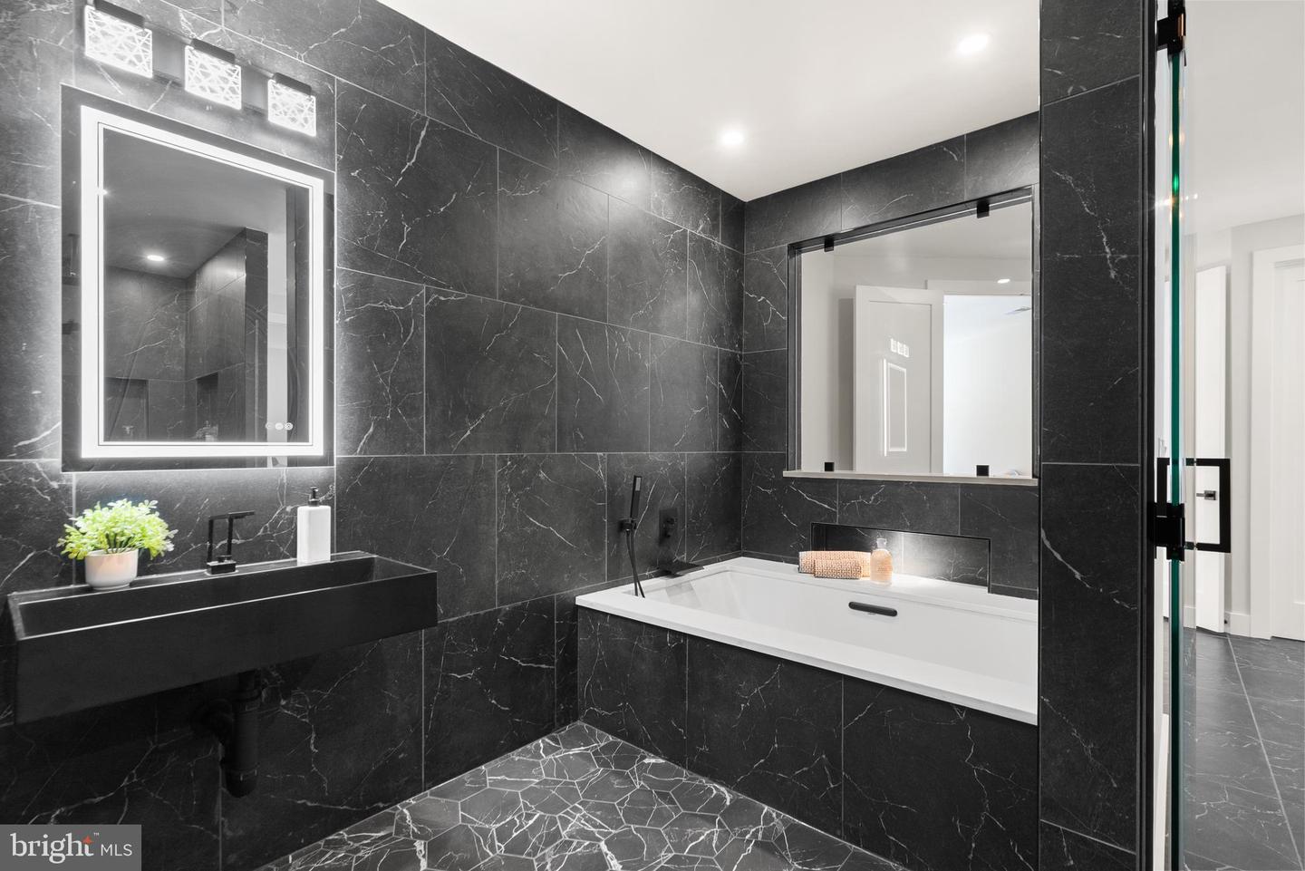 5524 SUMMIT ST, CENTREVILLE, Virginia 20120, 7 Bedrooms Bedrooms, ,6 BathroomsBathrooms,Residential,For sale,5524 SUMMIT ST,VAFX2290434 MLS # VAFX2290434