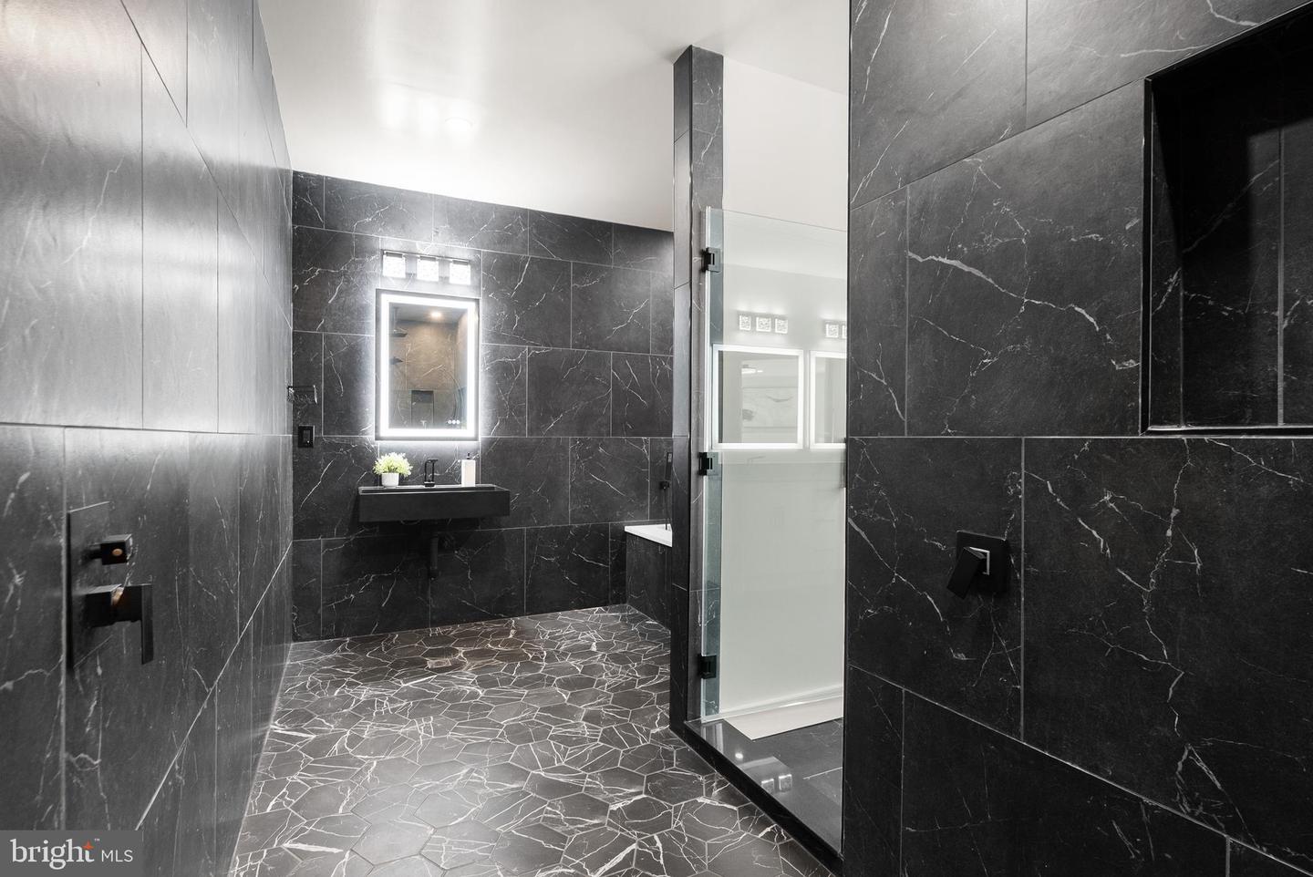 5524 SUMMIT ST, CENTREVILLE, Virginia 20120, 7 Bedrooms Bedrooms, ,6 BathroomsBathrooms,Residential,For sale,5524 SUMMIT ST,VAFX2290434 MLS # VAFX2290434