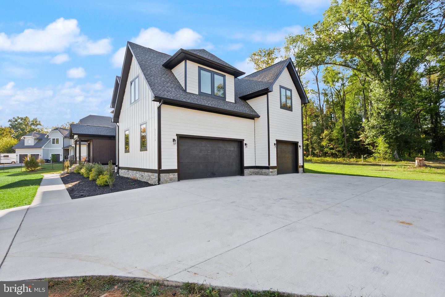 5524 SUMMIT ST, CENTREVILLE, Virginia 20120, 7 Bedrooms Bedrooms, ,6 BathroomsBathrooms,Residential,For sale,5524 SUMMIT ST,VAFX2290434 MLS # VAFX2290434