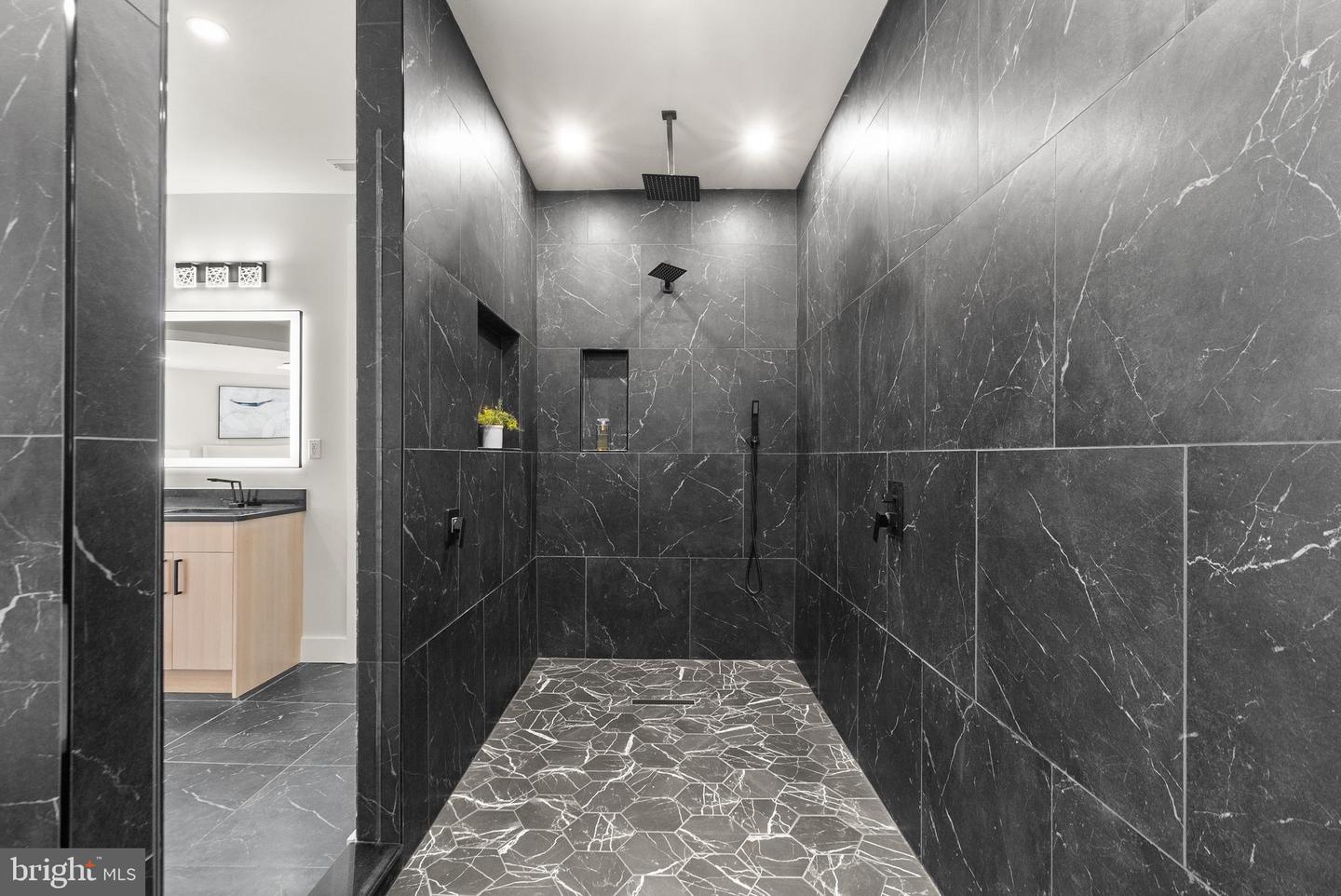 5524 SUMMIT ST, CENTREVILLE, Virginia 20120, 7 Bedrooms Bedrooms, ,6 BathroomsBathrooms,Residential,For sale,5524 SUMMIT ST,VAFX2290434 MLS # VAFX2290434