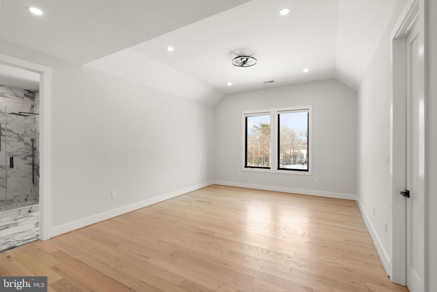 5524 SUMMIT ST, CENTREVILLE, Virginia 20120, 7 Bedrooms Bedrooms, ,6 BathroomsBathrooms,Residential,For sale,5524 SUMMIT ST,VAFX2290434 MLS # VAFX2290434