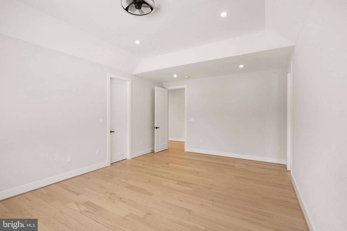 5524 SUMMIT ST, CENTREVILLE, Virginia 20120, 7 Bedrooms Bedrooms, ,6 BathroomsBathrooms,Residential,For sale,5524 SUMMIT ST,VAFX2290434 MLS # VAFX2290434