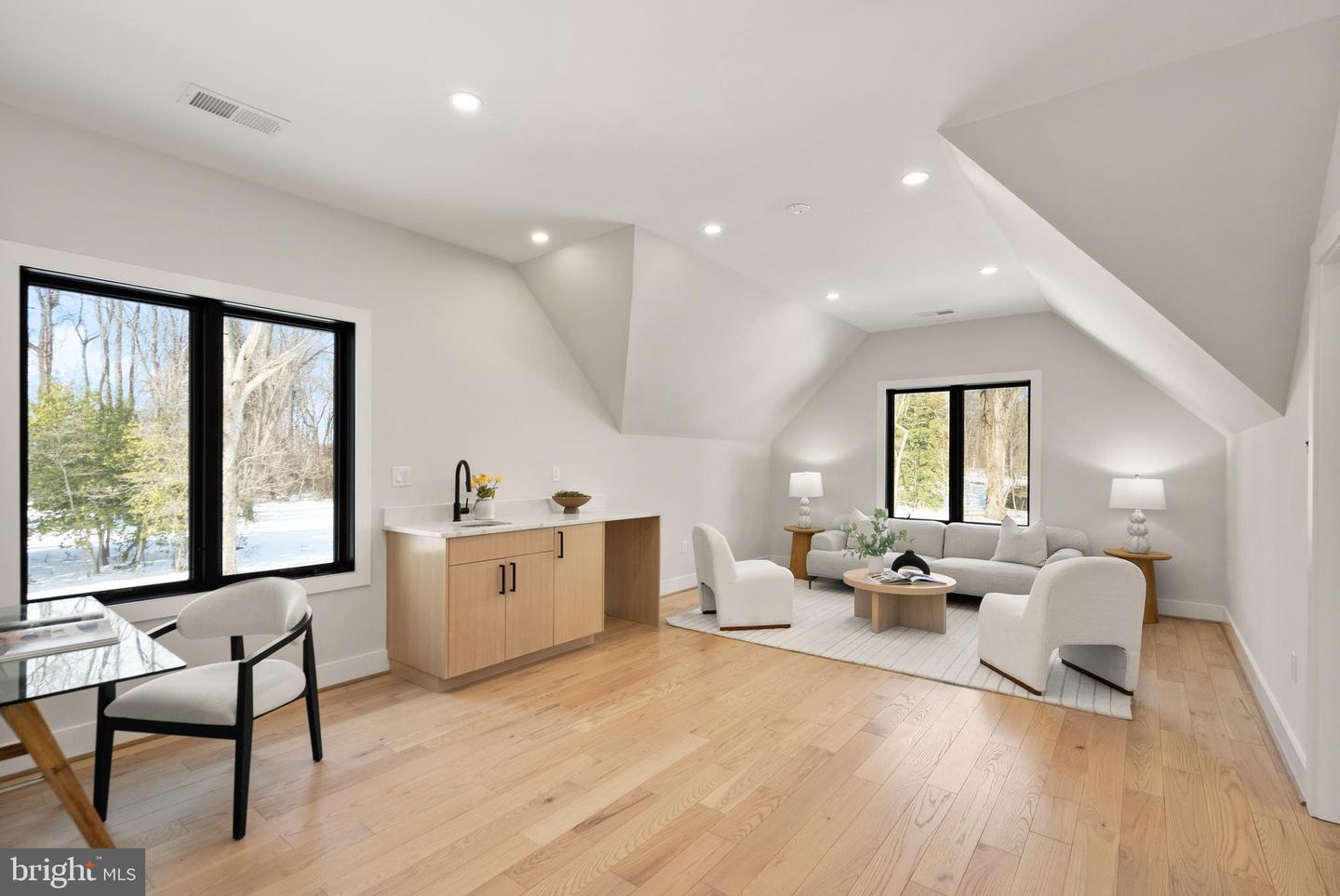 5524 SUMMIT ST, CENTREVILLE, Virginia 20120, 7 Bedrooms Bedrooms, ,6 BathroomsBathrooms,Residential,For sale,5524 SUMMIT ST,VAFX2290434 MLS # VAFX2290434