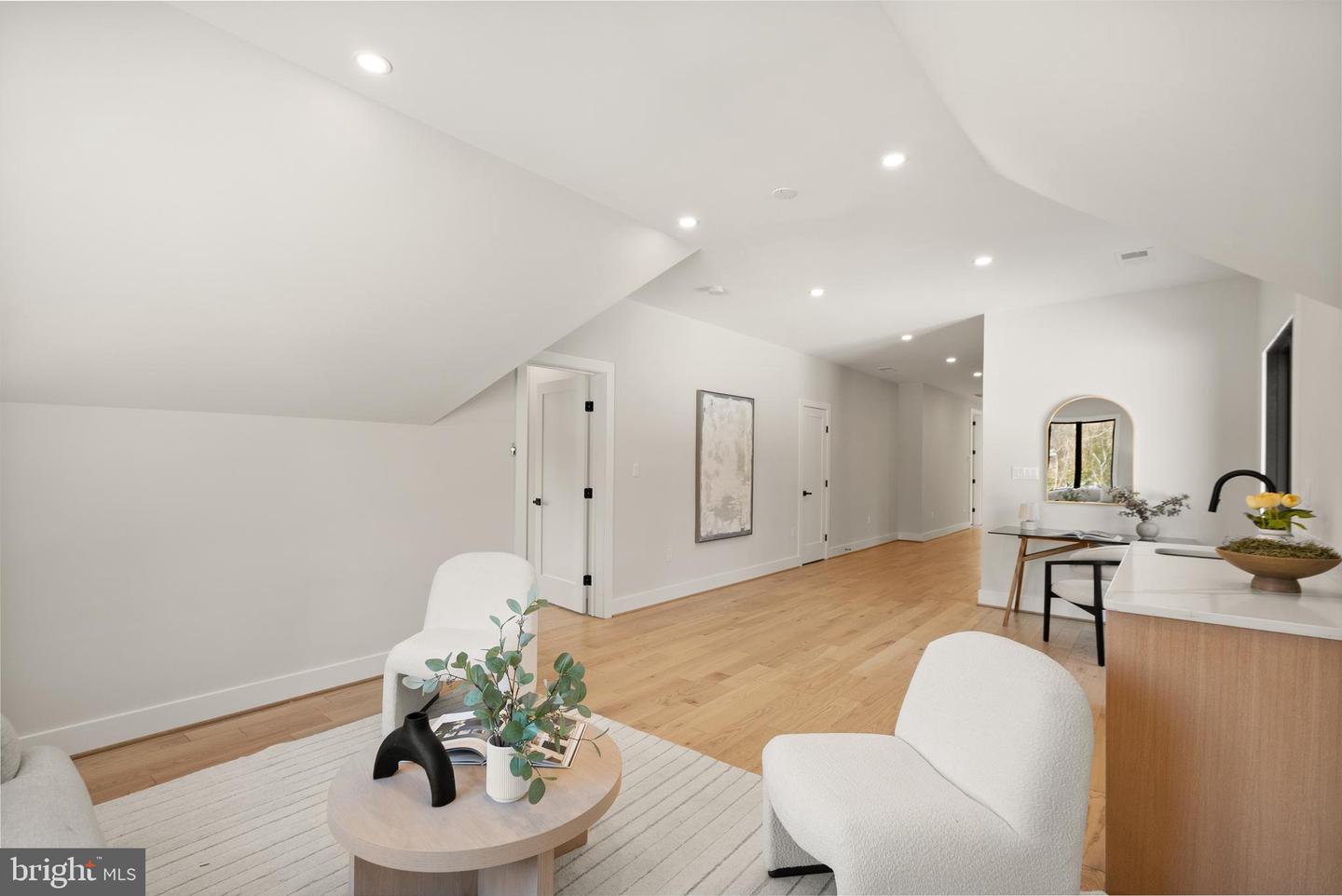 5524 SUMMIT ST, CENTREVILLE, Virginia 20120, 7 Bedrooms Bedrooms, ,6 BathroomsBathrooms,Residential,For sale,5524 SUMMIT ST,VAFX2290434 MLS # VAFX2290434