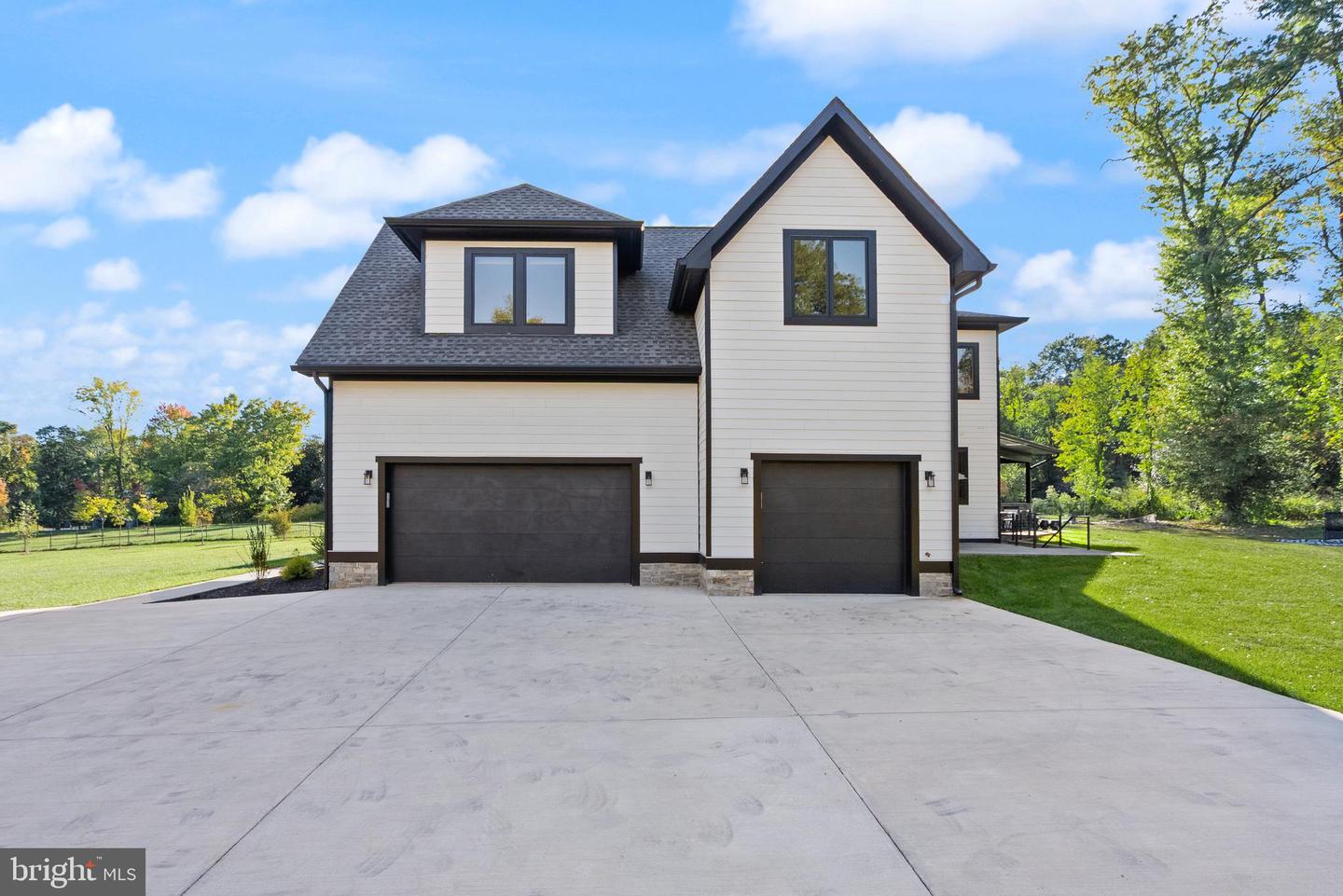 5524 SUMMIT ST, CENTREVILLE, Virginia 20120, 7 Bedrooms Bedrooms, ,6 BathroomsBathrooms,Residential,For sale,5524 SUMMIT ST,VAFX2290434 MLS # VAFX2290434