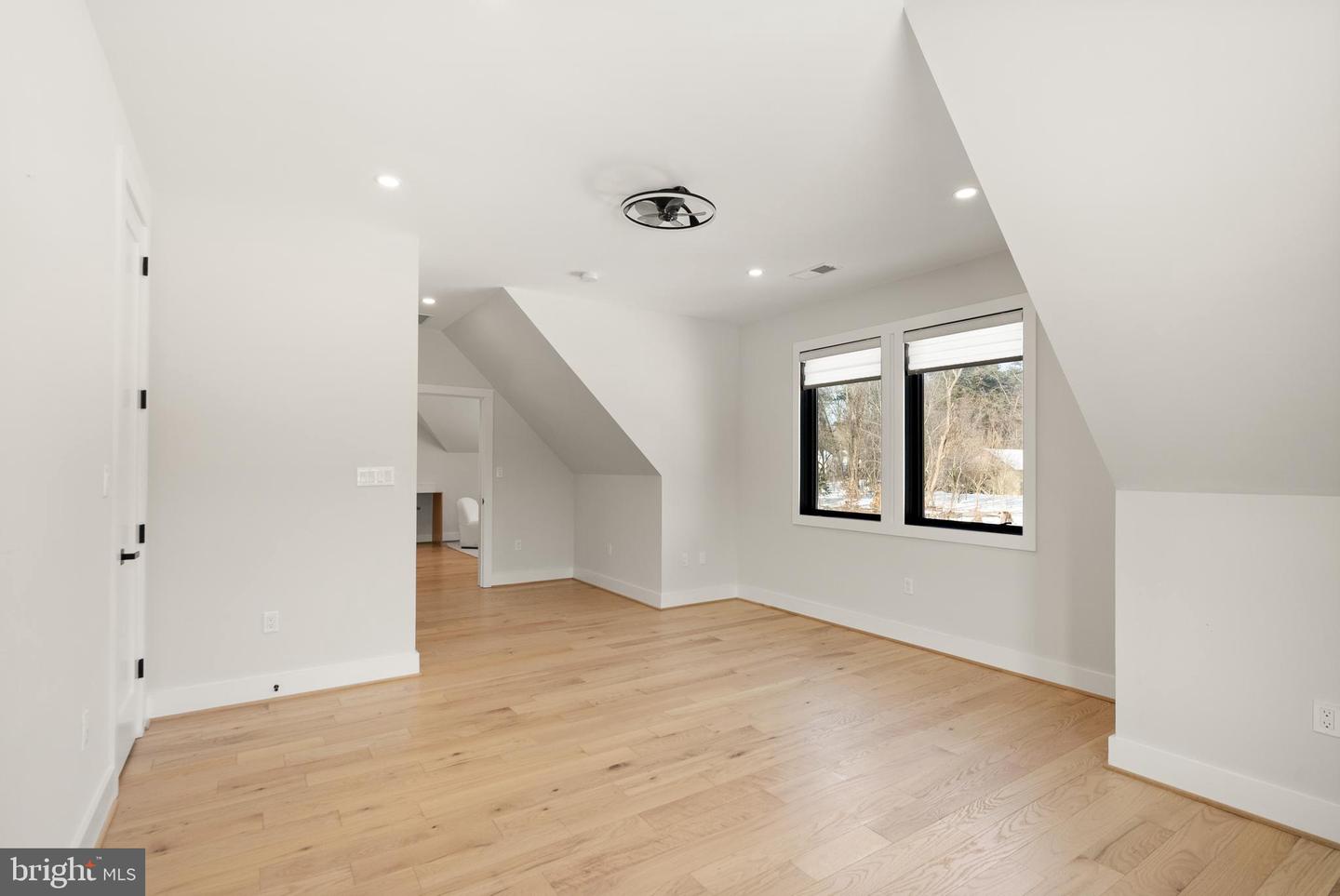 5524 SUMMIT ST, CENTREVILLE, Virginia 20120, 7 Bedrooms Bedrooms, ,6 BathroomsBathrooms,Residential,For sale,5524 SUMMIT ST,VAFX2290434 MLS # VAFX2290434