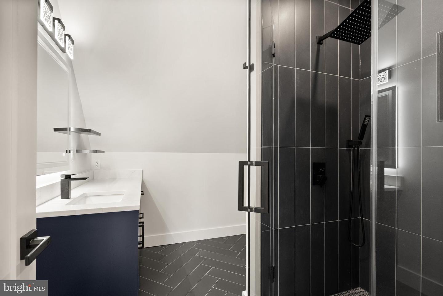 5524 SUMMIT ST, CENTREVILLE, Virginia 20120, 7 Bedrooms Bedrooms, ,6 BathroomsBathrooms,Residential,For sale,5524 SUMMIT ST,VAFX2290434 MLS # VAFX2290434