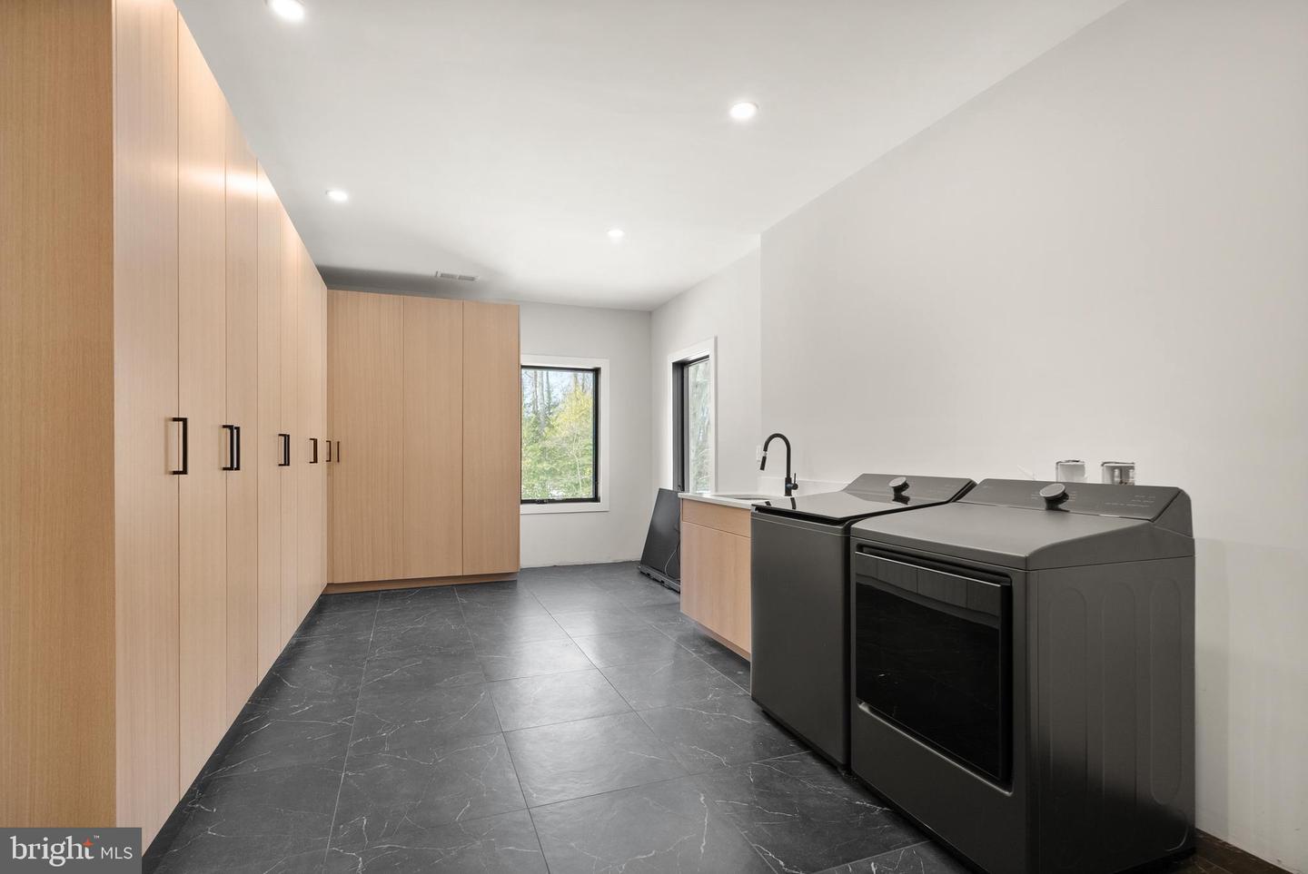 5524 SUMMIT ST, CENTREVILLE, Virginia 20120, 7 Bedrooms Bedrooms, ,6 BathroomsBathrooms,Residential,For sale,5524 SUMMIT ST,VAFX2290434 MLS # VAFX2290434