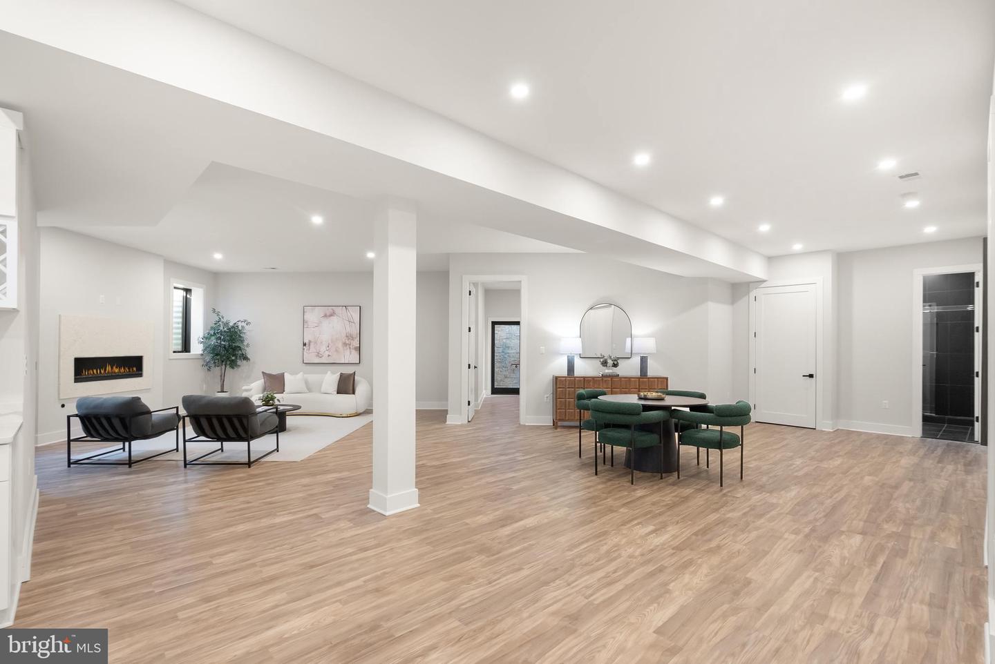 5524 SUMMIT ST, CENTREVILLE, Virginia 20120, 7 Bedrooms Bedrooms, ,6 BathroomsBathrooms,Residential,For sale,5524 SUMMIT ST,VAFX2290434 MLS # VAFX2290434