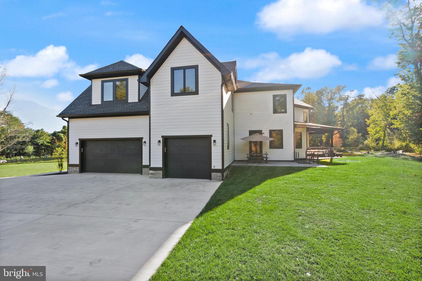 5524 SUMMIT ST, CENTREVILLE, Virginia 20120, 7 Bedrooms Bedrooms, ,6 BathroomsBathrooms,Residential,For sale,5524 SUMMIT ST,VAFX2290434 MLS # VAFX2290434