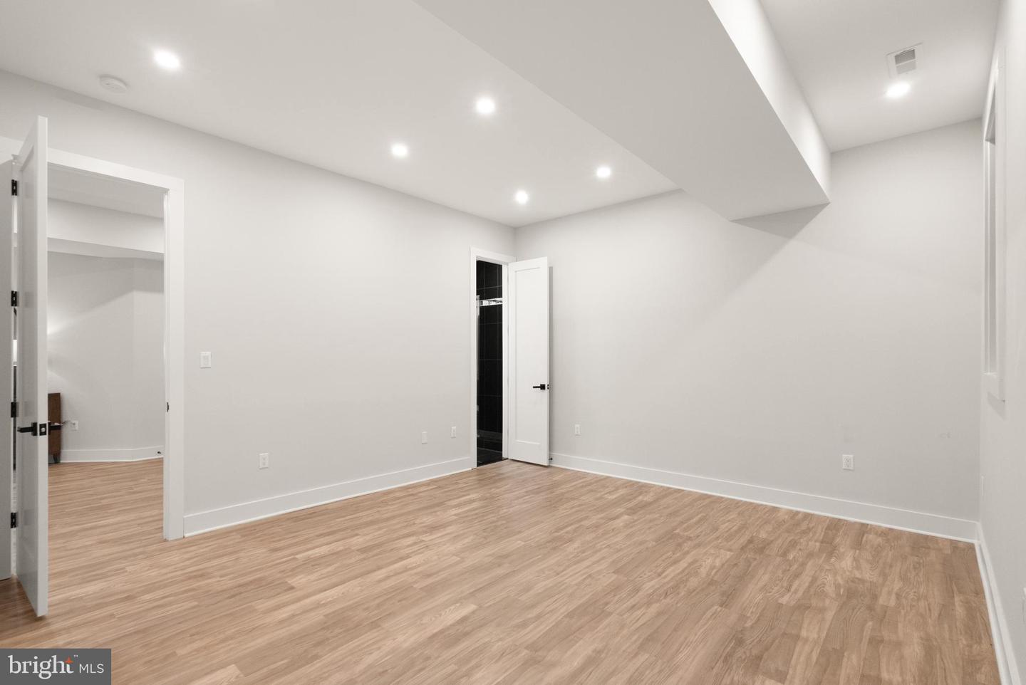 5524 SUMMIT ST, CENTREVILLE, Virginia 20120, 7 Bedrooms Bedrooms, ,6 BathroomsBathrooms,Residential,For sale,5524 SUMMIT ST,VAFX2290434 MLS # VAFX2290434