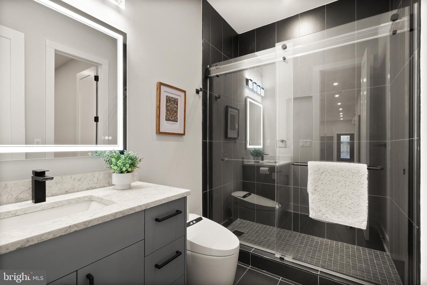 5524 SUMMIT ST, CENTREVILLE, Virginia 20120, 7 Bedrooms Bedrooms, ,6 BathroomsBathrooms,Residential,For sale,5524 SUMMIT ST,VAFX2290434 MLS # VAFX2290434