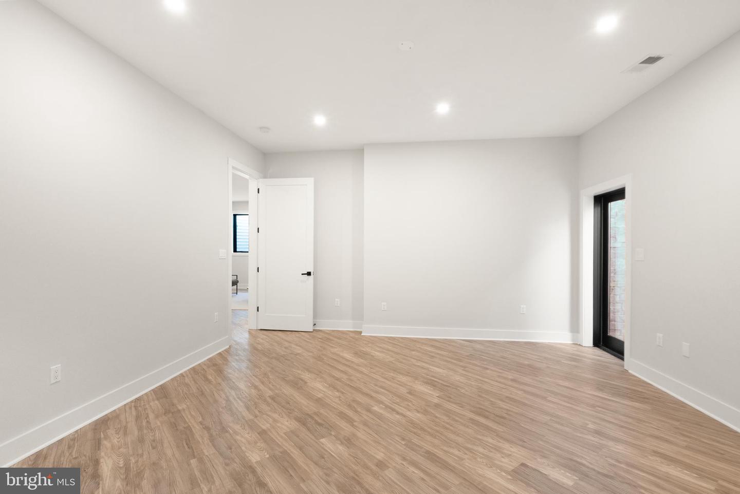 5524 SUMMIT ST, CENTREVILLE, Virginia 20120, 7 Bedrooms Bedrooms, ,6 BathroomsBathrooms,Residential,For sale,5524 SUMMIT ST,VAFX2290434 MLS # VAFX2290434