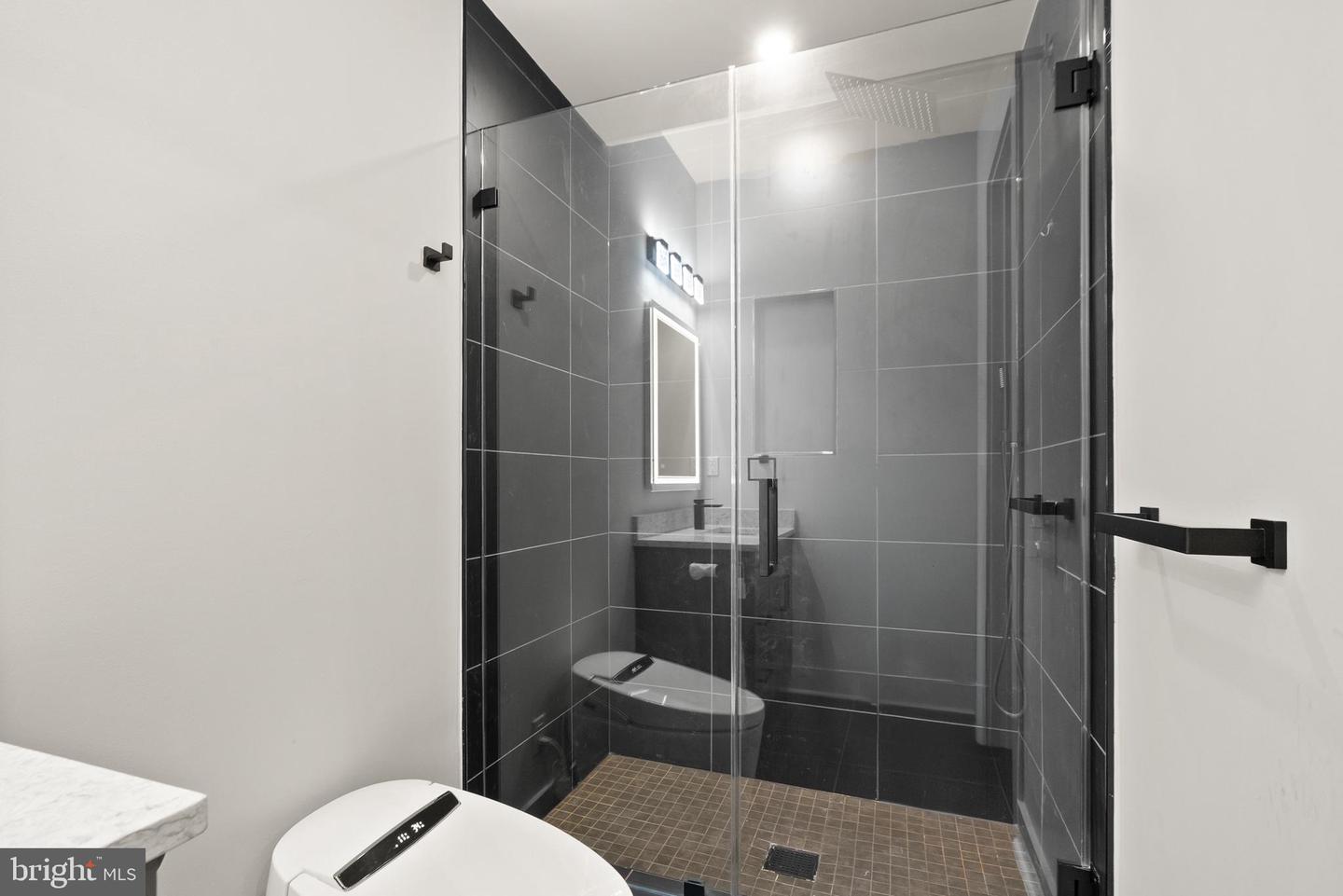 5524 SUMMIT ST, CENTREVILLE, Virginia 20120, 7 Bedrooms Bedrooms, ,6 BathroomsBathrooms,Residential,For sale,5524 SUMMIT ST,VAFX2290434 MLS # VAFX2290434