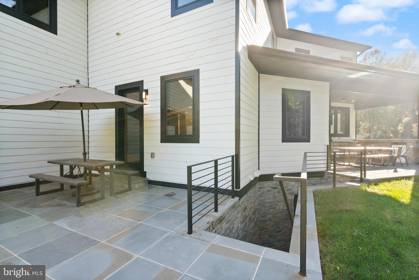 5524 SUMMIT ST, CENTREVILLE, Virginia 20120, 7 Bedrooms Bedrooms, ,6 BathroomsBathrooms,Residential,For sale,5524 SUMMIT ST,VAFX2290434 MLS # VAFX2290434