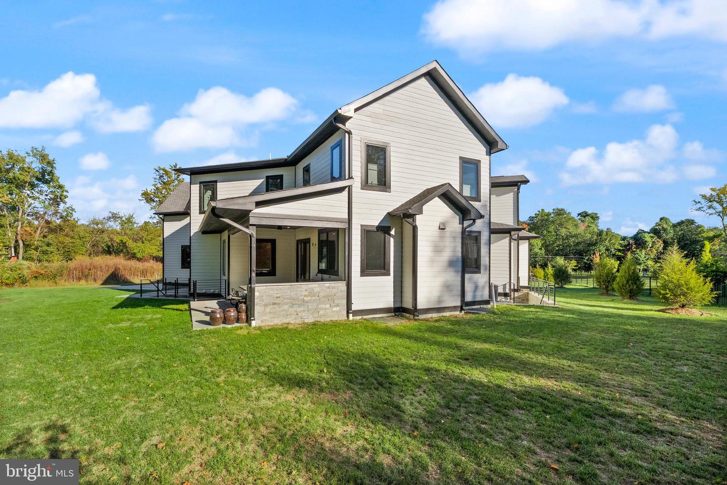 5524 SUMMIT ST, CENTREVILLE, Virginia 20120, 7 Bedrooms Bedrooms, ,6 BathroomsBathrooms,Residential,For sale,5524 SUMMIT ST,VAFX2290434 MLS # VAFX2290434