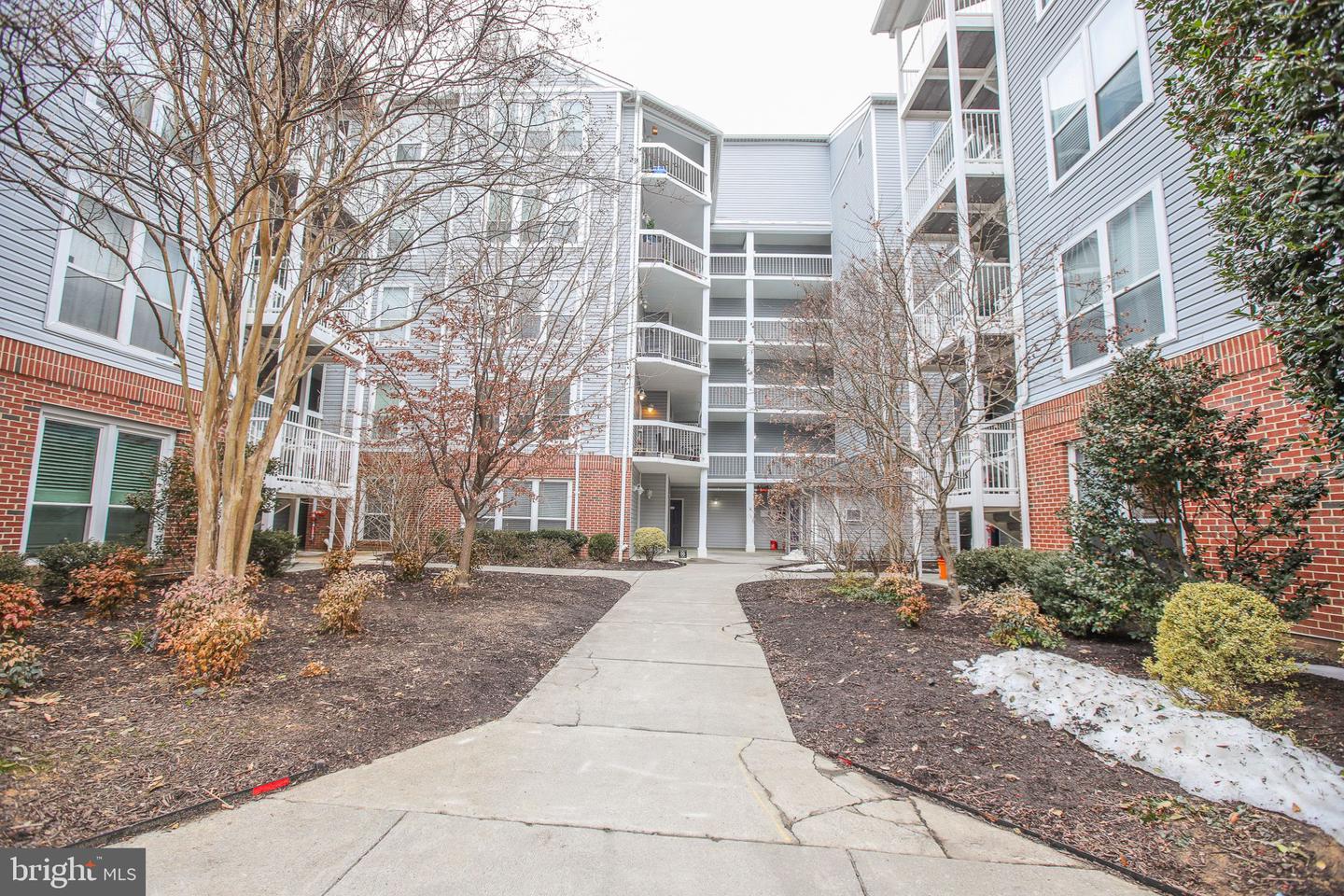 3176 SUMMIT SQUARE DR #4-A2, OAKTON, Virginia 22124, 2 Bedrooms Bedrooms, 5 Rooms Rooms,2 BathroomsBathrooms,Residential,For sale,3176 SUMMIT SQUARE DR #4-A2,VAFX2290534 MLS # VAFX2290534