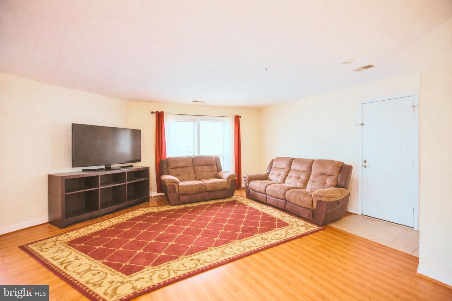 3176 SUMMIT SQUARE DR #4-A2, OAKTON, Virginia 22124, 2 Bedrooms Bedrooms, 5 Rooms Rooms,2 BathroomsBathrooms,Residential,For sale,3176 SUMMIT SQUARE DR #4-A2,VAFX2290534 MLS # VAFX2290534