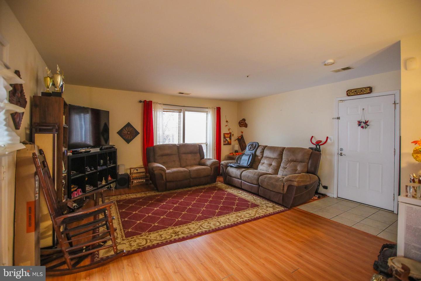 3176 SUMMIT SQUARE DR #4-A2, OAKTON, Virginia 22124, 2 Bedrooms Bedrooms, 5 Rooms Rooms,2 BathroomsBathrooms,Residential,For sale,3176 SUMMIT SQUARE DR #4-A2,VAFX2290534 MLS # VAFX2290534