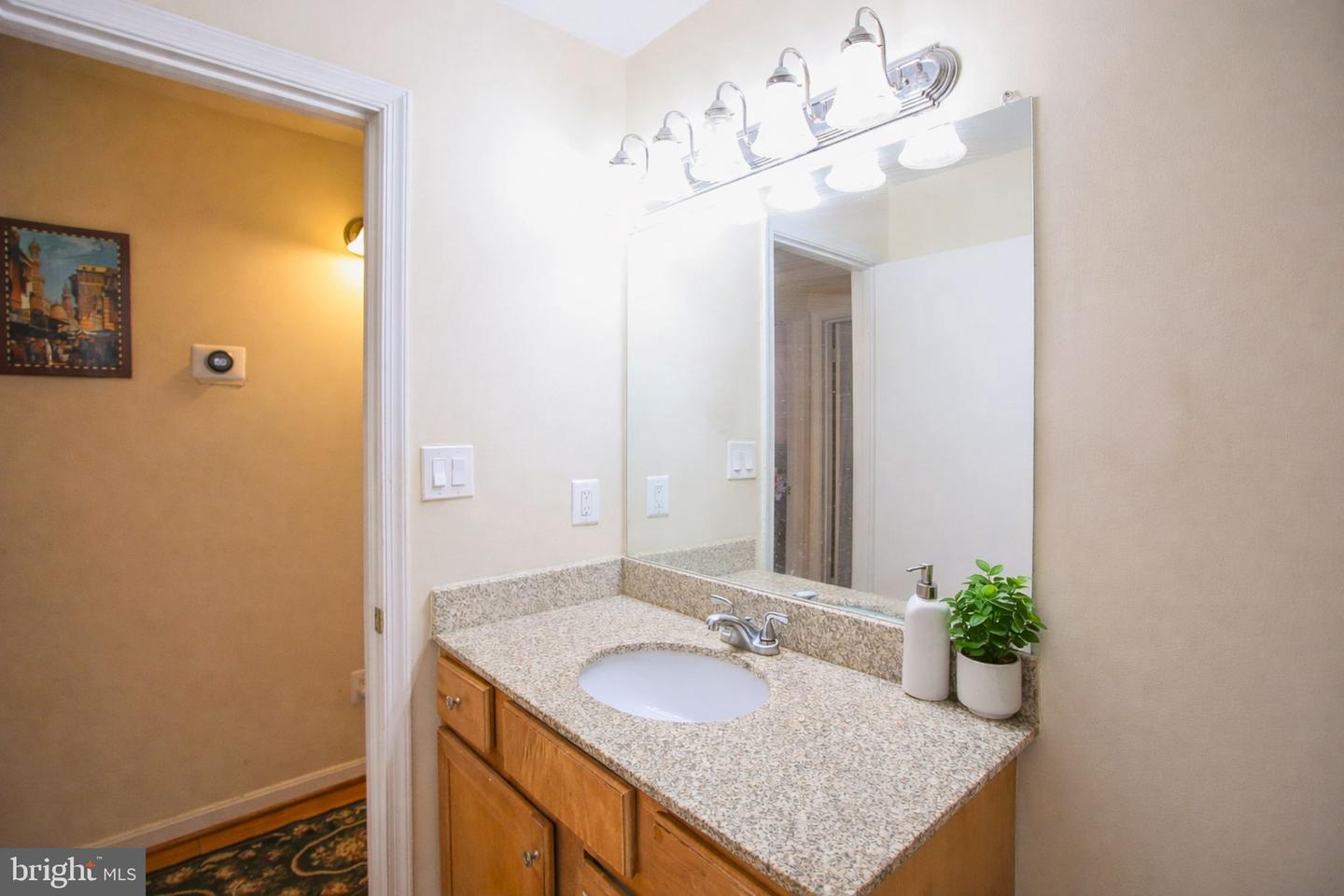 3176 SUMMIT SQUARE DR #4-A2, OAKTON, Virginia 22124, 2 Bedrooms Bedrooms, 5 Rooms Rooms,2 BathroomsBathrooms,Residential,For sale,3176 SUMMIT SQUARE DR #4-A2,VAFX2290534 MLS # VAFX2290534