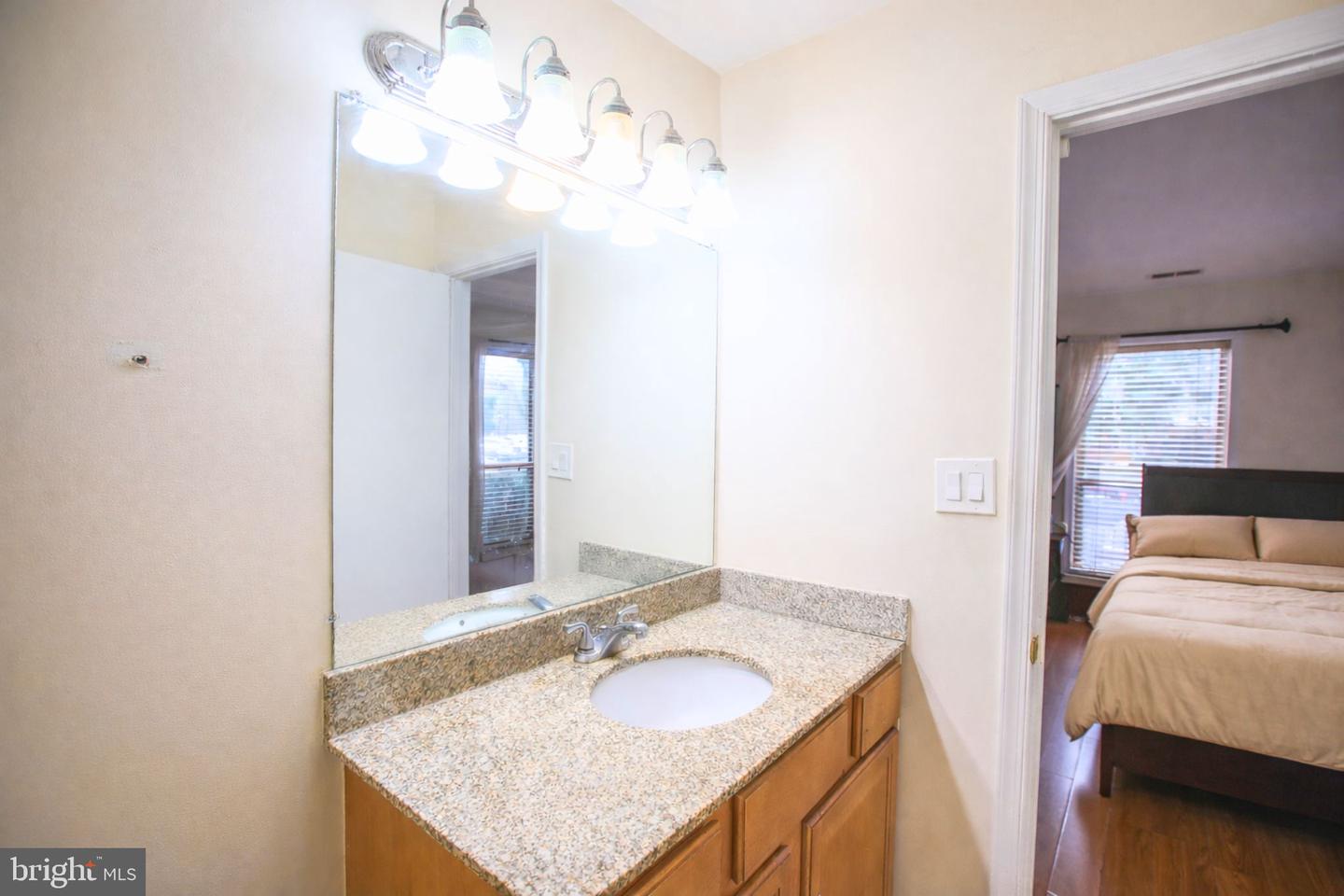 3176 SUMMIT SQUARE DR #4-A2, OAKTON, Virginia 22124, 2 Bedrooms Bedrooms, 5 Rooms Rooms,2 BathroomsBathrooms,Residential,For sale,3176 SUMMIT SQUARE DR #4-A2,VAFX2290534 MLS # VAFX2290534