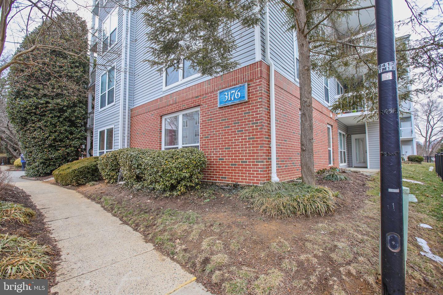 3176 SUMMIT SQUARE DR #4-A2, OAKTON, Virginia 22124, 2 Bedrooms Bedrooms, 5 Rooms Rooms,2 BathroomsBathrooms,Residential,For sale,3176 SUMMIT SQUARE DR #4-A2,VAFX2290534 MLS # VAFX2290534