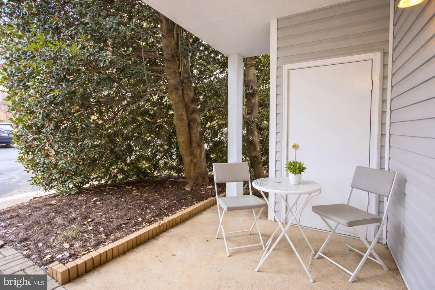 3176 SUMMIT SQUARE DR #4-A2, OAKTON, Virginia 22124, 2 Bedrooms Bedrooms, 5 Rooms Rooms,2 BathroomsBathrooms,Residential,For sale,3176 SUMMIT SQUARE DR #4-A2,VAFX2290534 MLS # VAFX2290534