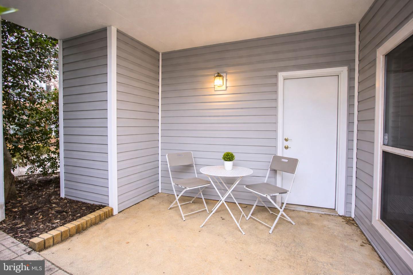 3176 SUMMIT SQUARE DR #4-A2, OAKTON, Virginia 22124, 2 Bedrooms Bedrooms, 5 Rooms Rooms,2 BathroomsBathrooms,Residential,For sale,3176 SUMMIT SQUARE DR #4-A2,VAFX2290534 MLS # VAFX2290534