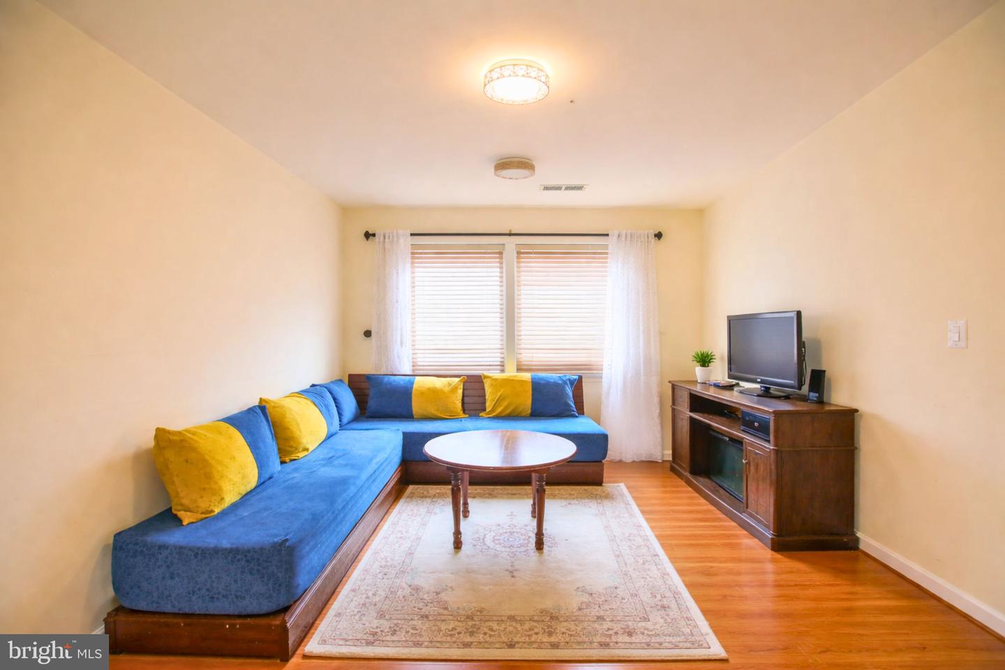 3176 SUMMIT SQUARE DR #4-A2, OAKTON, Virginia 22124, 2 Bedrooms Bedrooms, 5 Rooms Rooms,2 BathroomsBathrooms,Residential,For sale,3176 SUMMIT SQUARE DR #4-A2,VAFX2290534 MLS # VAFX2290534