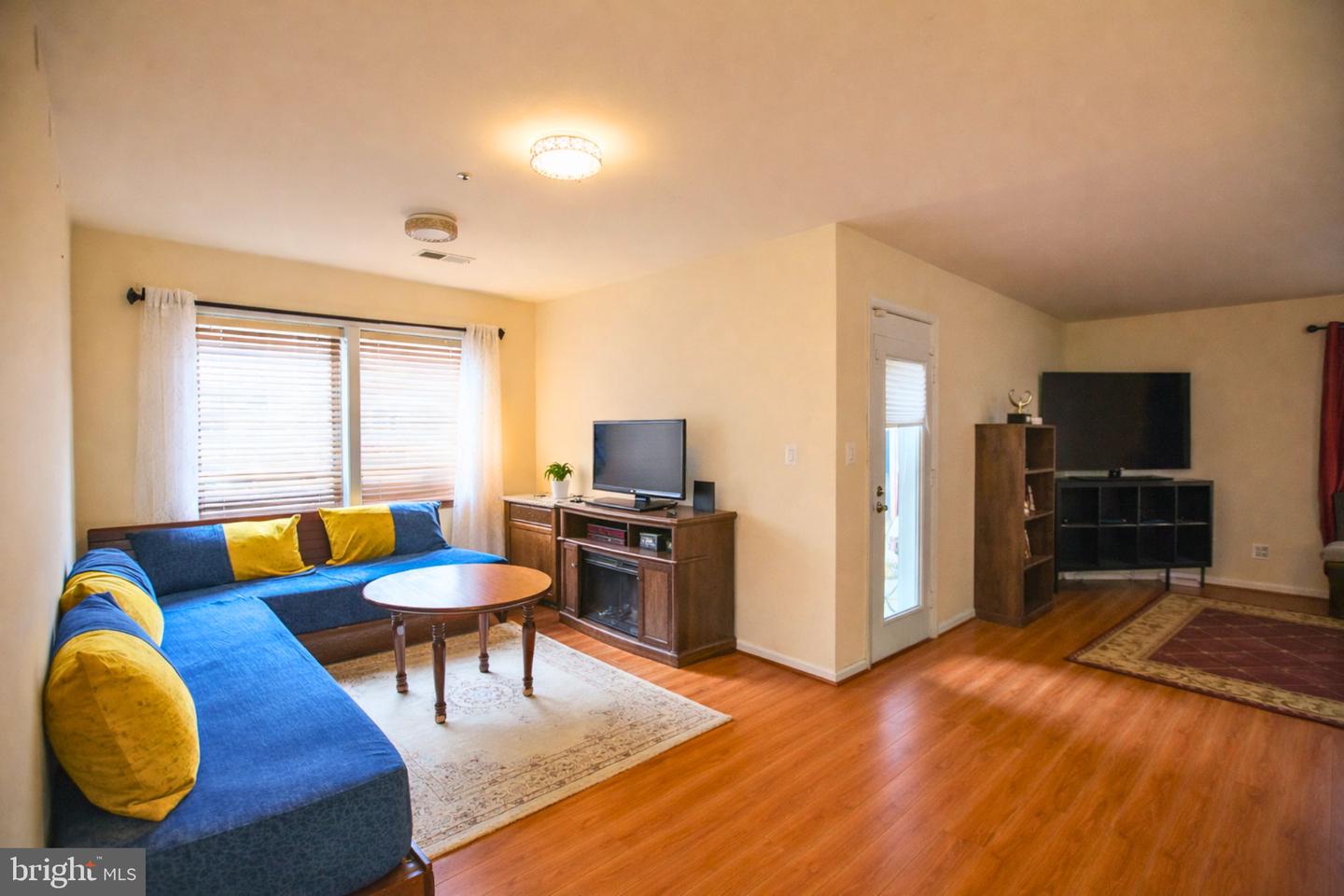 3176 SUMMIT SQUARE DR #4-A2, OAKTON, Virginia 22124, 2 Bedrooms Bedrooms, 5 Rooms Rooms,2 BathroomsBathrooms,Residential,For sale,3176 SUMMIT SQUARE DR #4-A2,VAFX2290534 MLS # VAFX2290534