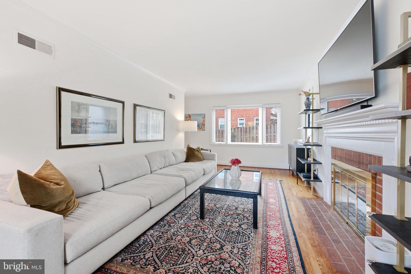 6060 N 9TH ST N, ARLINGTON, Virginia 22205, 3 Bedrooms Bedrooms, 9 Rooms Rooms,1 BathroomBathrooms,Residential,For sale,6060 N 9TH ST N,VAAR2068854 MLS # VAAR2068854