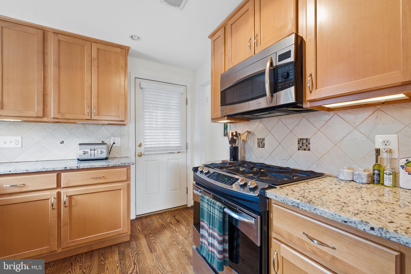 6060 N 9TH ST N, ARLINGTON, Virginia 22205, 3 Bedrooms Bedrooms, 9 Rooms Rooms,1 BathroomBathrooms,Residential,For sale,6060 N 9TH ST N,VAAR2068854 MLS # VAAR2068854