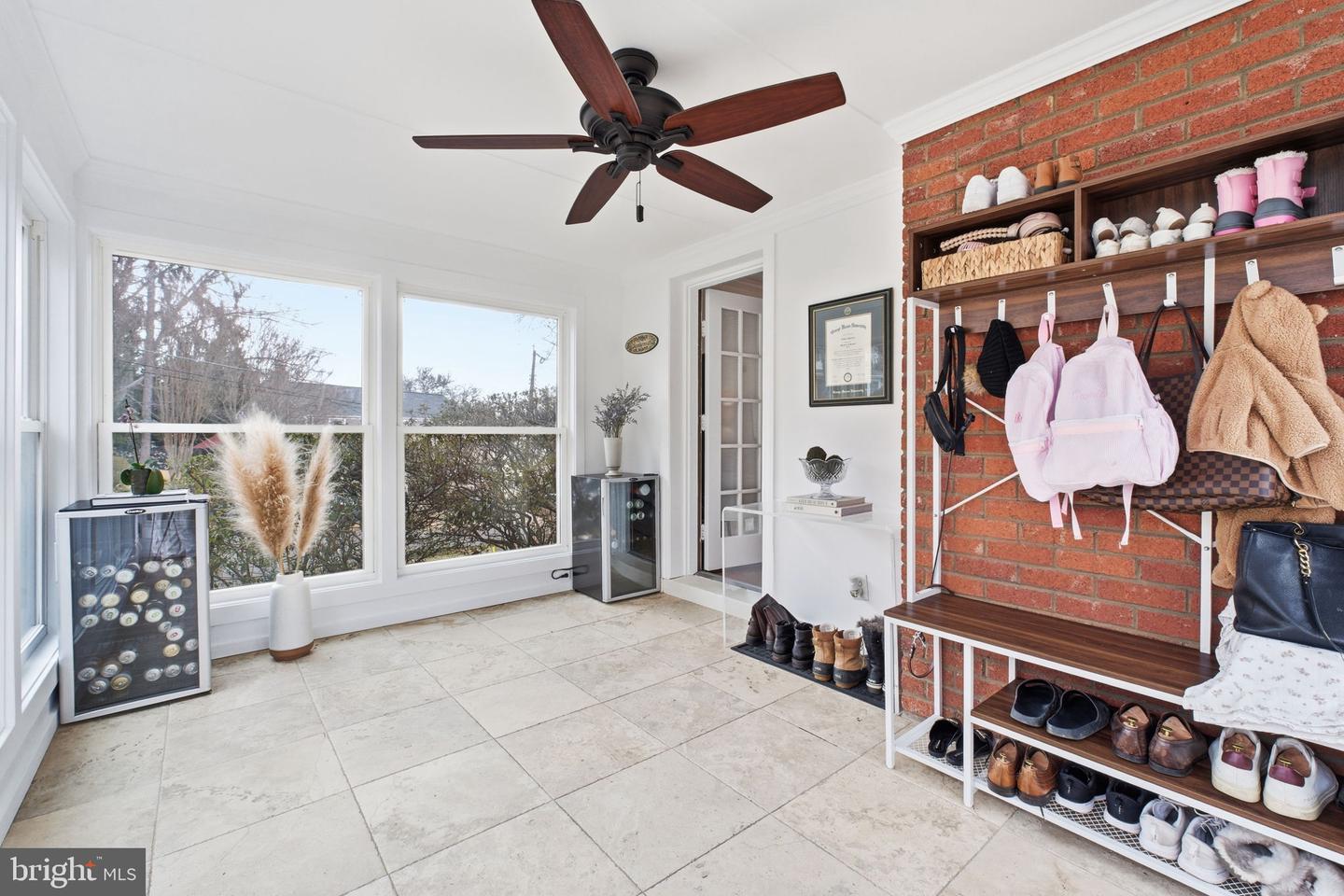 6060 N 9TH ST N, ARLINGTON, Virginia 22205, 3 Bedrooms Bedrooms, 9 Rooms Rooms,1 BathroomBathrooms,Residential,For sale,6060 N 9TH ST N,VAAR2068854 MLS # VAAR2068854