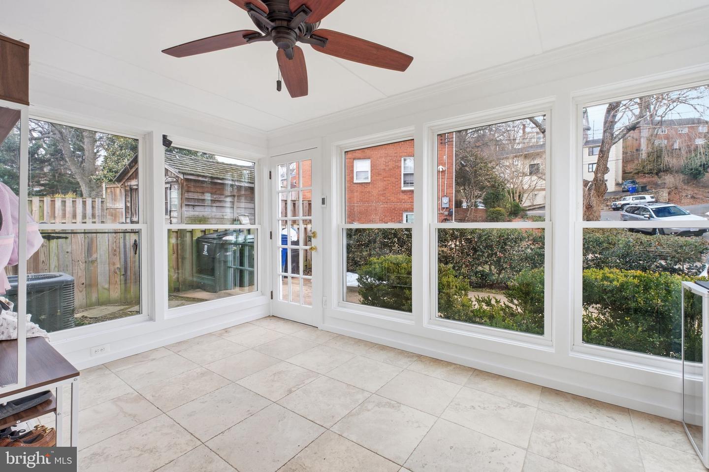 6060 N 9TH ST N, ARLINGTON, Virginia 22205, 3 Bedrooms Bedrooms, 9 Rooms Rooms,1 BathroomBathrooms,Residential,For sale,6060 N 9TH ST N,VAAR2068854 MLS # VAAR2068854