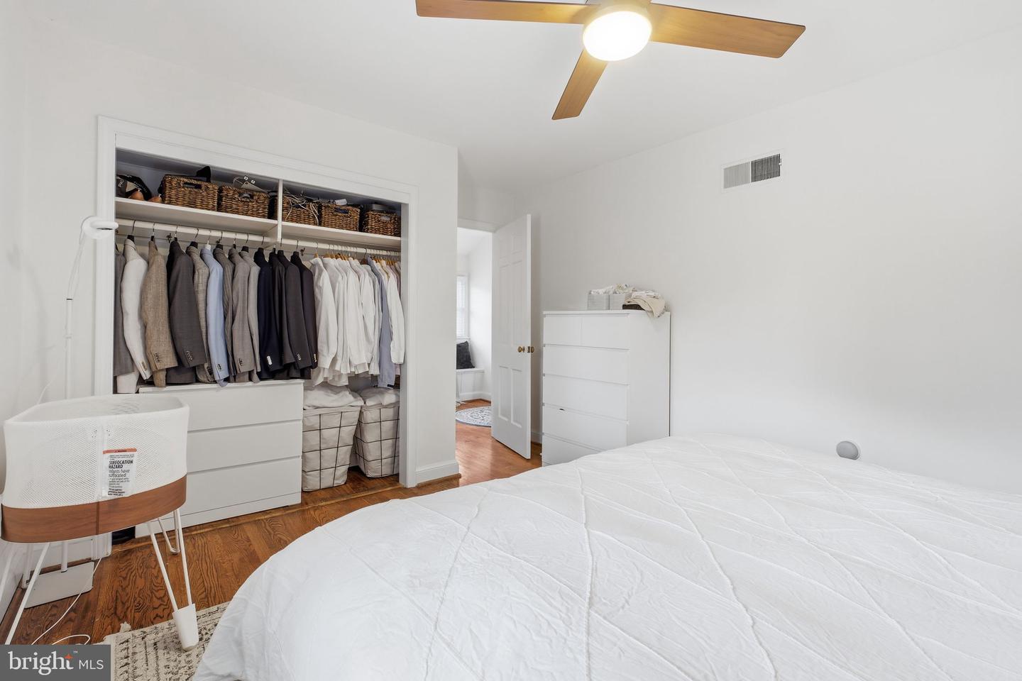 6060 N 9TH ST N, ARLINGTON, Virginia 22205, 3 Bedrooms Bedrooms, 9 Rooms Rooms,1 BathroomBathrooms,Residential,For sale,6060 N 9TH ST N,VAAR2068854 MLS # VAAR2068854