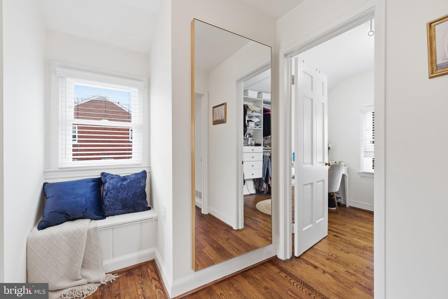 6060 N 9TH ST N, ARLINGTON, Virginia 22205, 3 Bedrooms Bedrooms, 9 Rooms Rooms,1 BathroomBathrooms,Residential,For sale,6060 N 9TH ST N,VAAR2068854 MLS # VAAR2068854