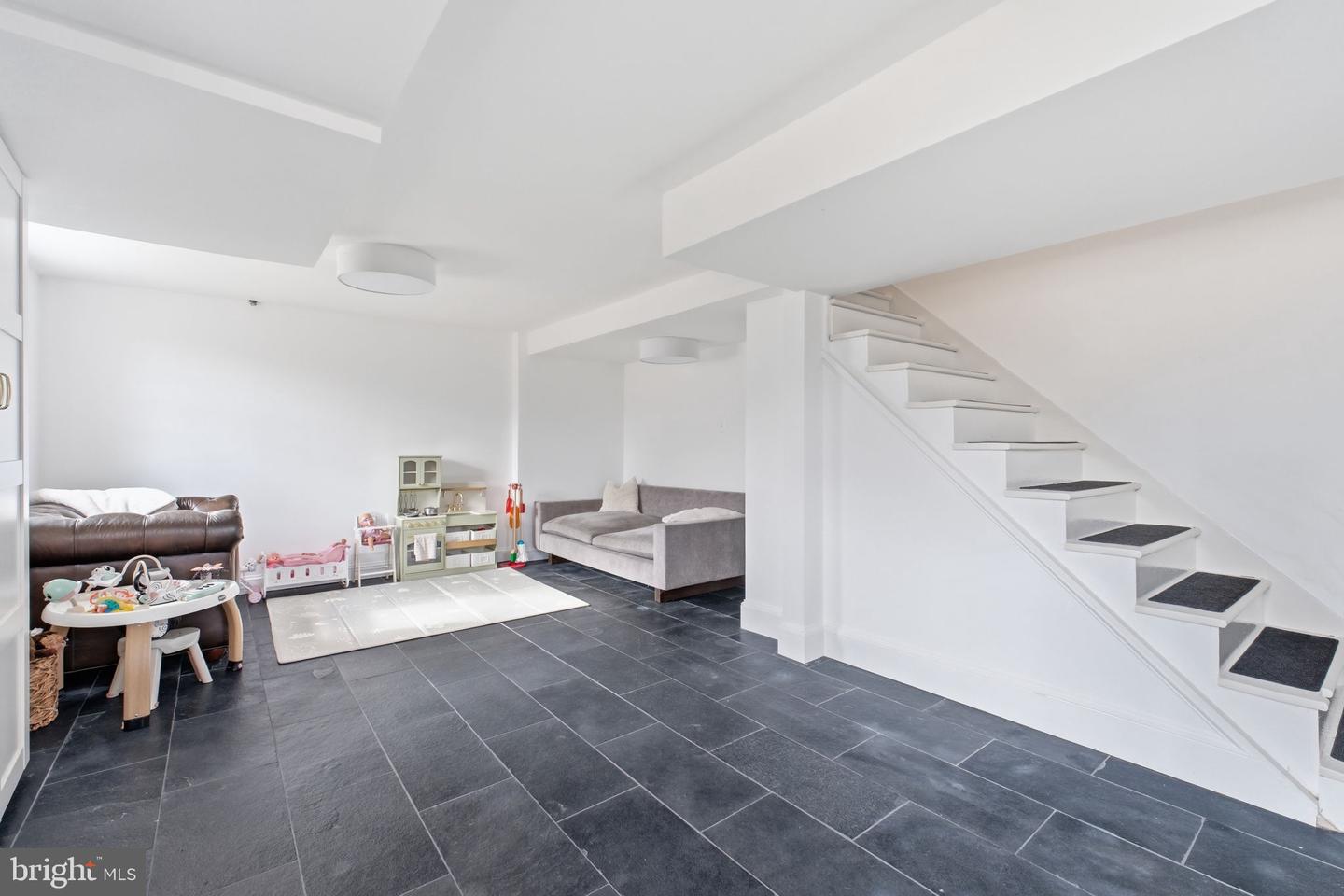 6060 N 9TH ST N, ARLINGTON, Virginia 22205, 3 Bedrooms Bedrooms, 9 Rooms Rooms,1 BathroomBathrooms,Residential,For sale,6060 N 9TH ST N,VAAR2068854 MLS # VAAR2068854