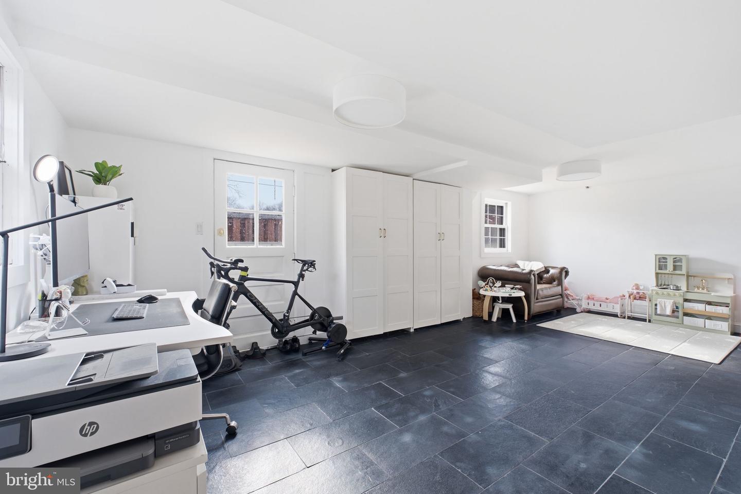 6060 N 9TH ST N, ARLINGTON, Virginia 22205, 3 Bedrooms Bedrooms, 9 Rooms Rooms,1 BathroomBathrooms,Residential,For sale,6060 N 9TH ST N,VAAR2068854 MLS # VAAR2068854