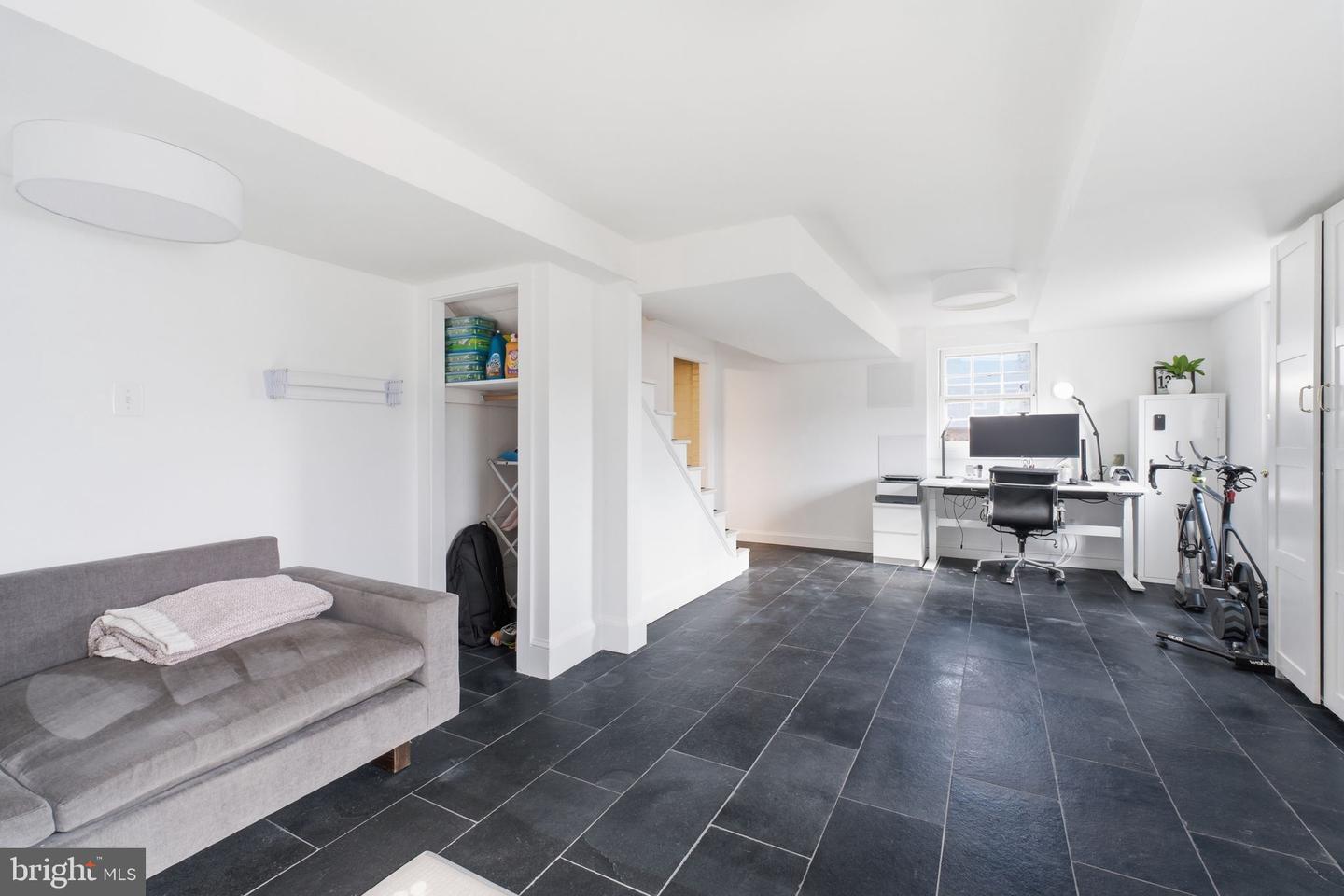 6060 N 9TH ST N, ARLINGTON, Virginia 22205, 3 Bedrooms Bedrooms, 9 Rooms Rooms,1 BathroomBathrooms,Residential,For sale,6060 N 9TH ST N,VAAR2068854 MLS # VAAR2068854