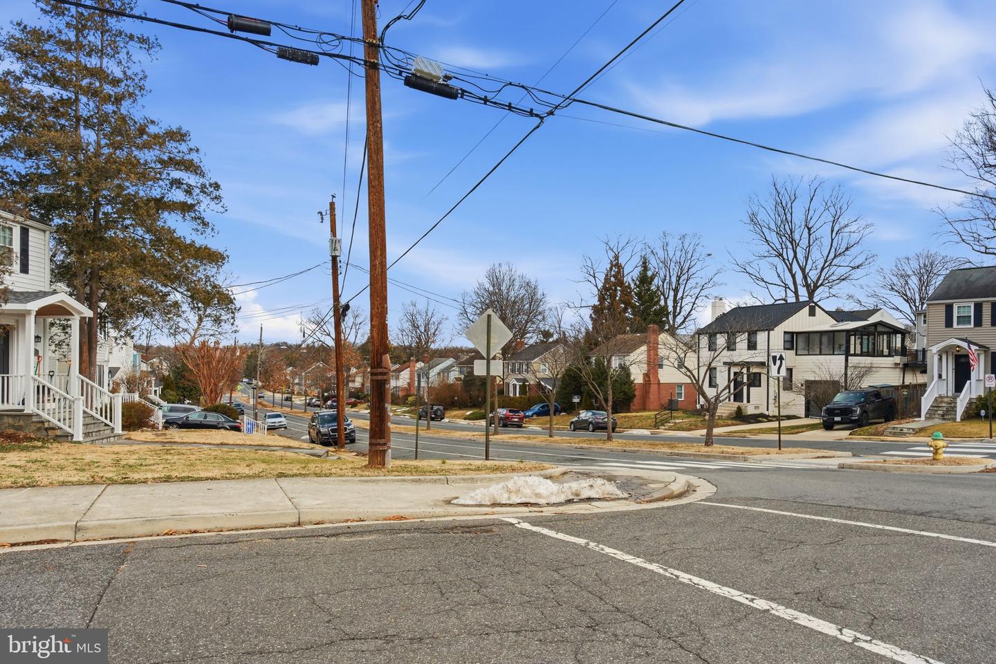 6060 N 9TH ST N, ARLINGTON, Virginia 22205, 3 Bedrooms Bedrooms, 9 Rooms Rooms,1 BathroomBathrooms,Residential,For sale,6060 N 9TH ST N,VAAR2068854 MLS # VAAR2068854