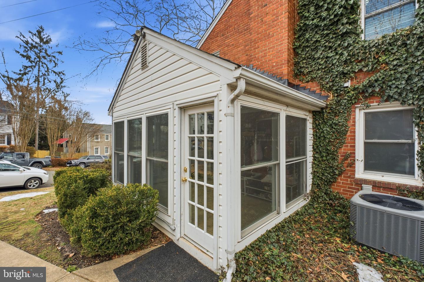 6060 N 9TH ST N, ARLINGTON, Virginia 22205, 3 Bedrooms Bedrooms, 9 Rooms Rooms,1 BathroomBathrooms,Residential,For sale,6060 N 9TH ST N,VAAR2068854 MLS # VAAR2068854