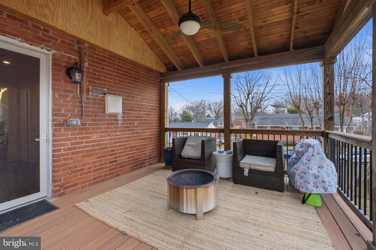 6060 N 9TH ST N, ARLINGTON, Virginia 22205, 3 Bedrooms Bedrooms, 9 Rooms Rooms,1 BathroomBathrooms,Residential,For sale,6060 N 9TH ST N,VAAR2068854 MLS # VAAR2068854