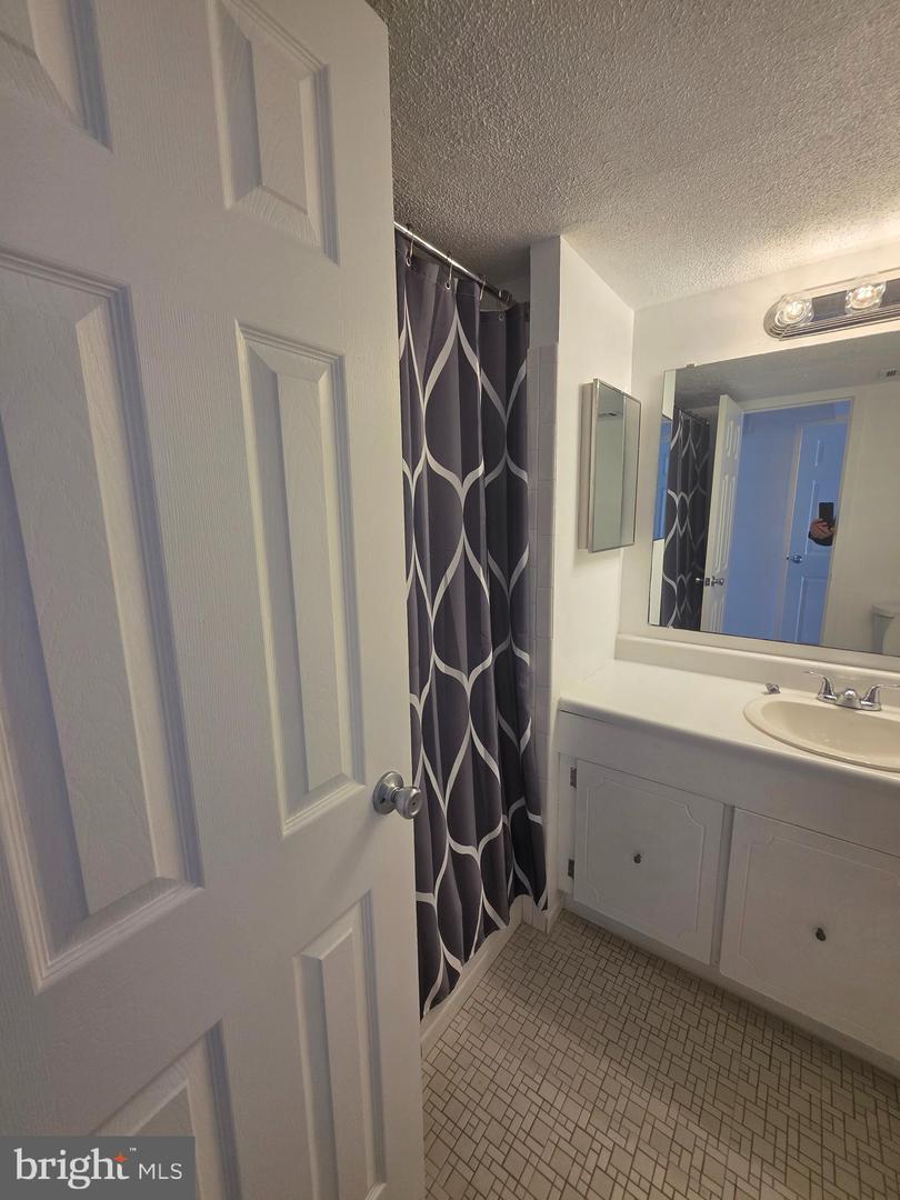 5707 INDIAN CT #B1, ALEXANDRIA, Virginia 22303, 2 Bedrooms Bedrooms, ,1 BathroomBathrooms,Residential,For sale,5707 INDIAN CT #B1,VAFX2291064 MLS # VAFX2291064